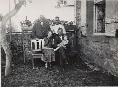 młody ks.Kolarczyk z rodziną rok 1933r. 
