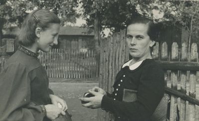 Mika (Maria) Chwolka z domu Klein i jej córka Rita. 1940r. Z albumu pani Zofii Chwolka.
