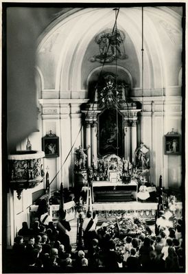 Pogrzeb księdza Kolarczyka. Rok 1965. Zdjęcie zrobione z chóru pilchowickiego koscioła. Z albumu pani Anny Jaskóła.
