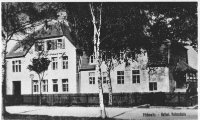 nieistniejąca szkoła przy obecnej ulicy Powstańców, ze zbiorów pana Janusza Czechowskiego 
