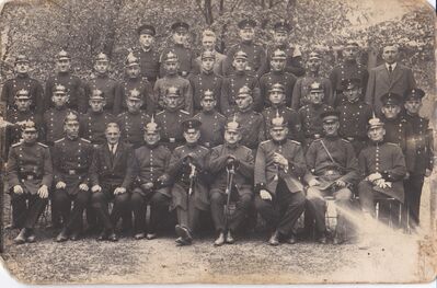 prawdopodobnie członkowie OSP Pilchowice ok. 1915r. W cywilnym ubraniu siedzi Juliusz Wiosna.
