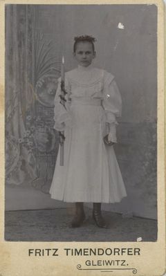 I Komunia Marii Zaiczek urodzonek 1895 (zdjęcie zrobione ok.roku 1910) 
