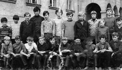 Pilchowicka młodzież podczas kolonii organizowanych przez RSP dla dzieci pracowników zakładu. Lata 70.XXw.  Z albumu pani Leokadii Piechuta.
