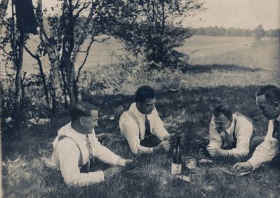 Męskie popołudnie :) Lata 30.XXw.  Ze zbiorów pani Luizy Ciupke.
