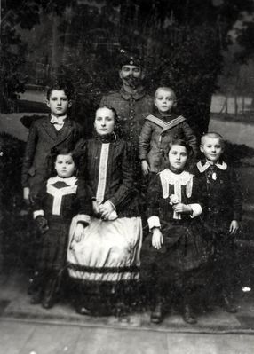 Rodzina Kapol .Dolna Wieś ok. 1914r. Z albumu pana Jana Piechuta.
