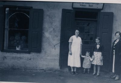 Zakład i sklep rzeźniczy Victora Foita na ul. Seminaryjnej (obecnie Damrota). Rok 1938. Zdjęcie z albumu pani Luizy Ciupke.
